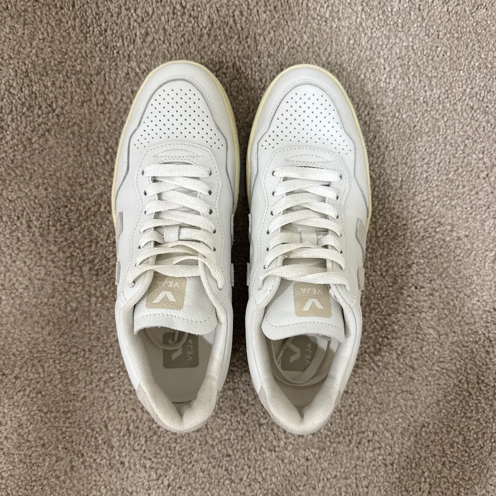 Veja V-90 Sneakers - Picture 4 of 7
